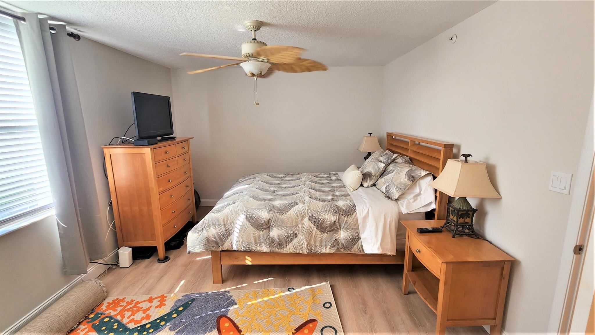 LAKESIDE CONDO - Residential Lease