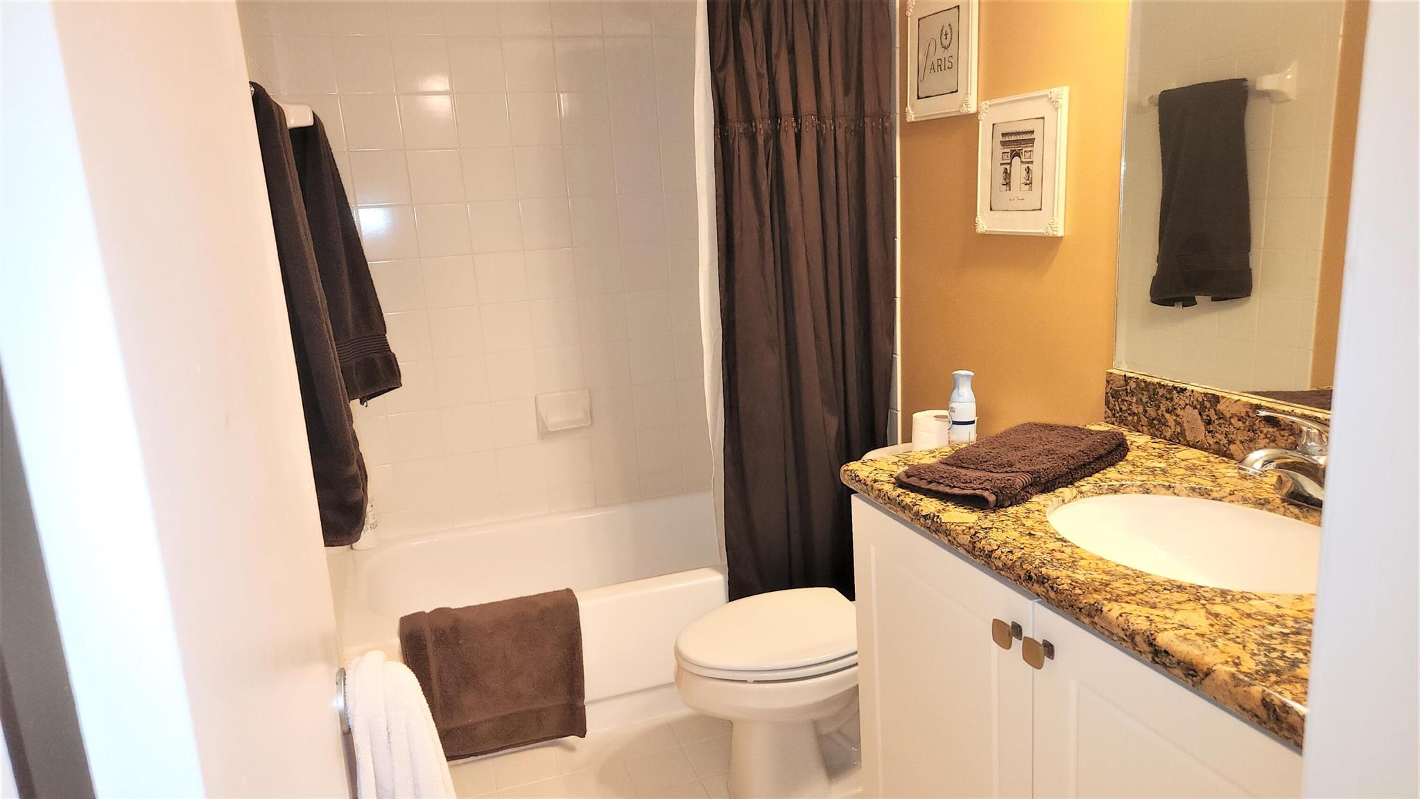 LAKESIDE CONDO - Residential Lease