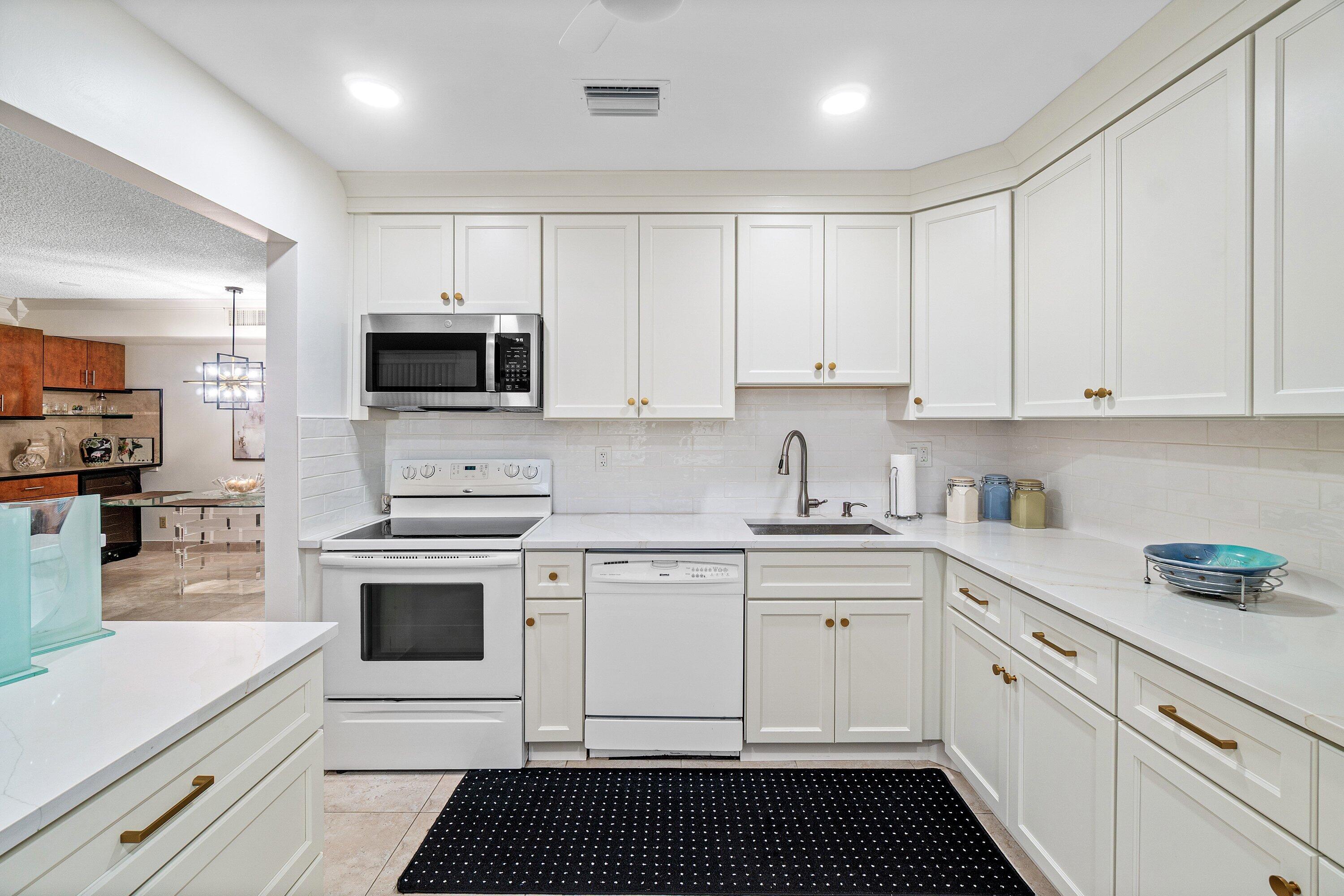 KINGS POINT CAPRI CONDOS - Residential