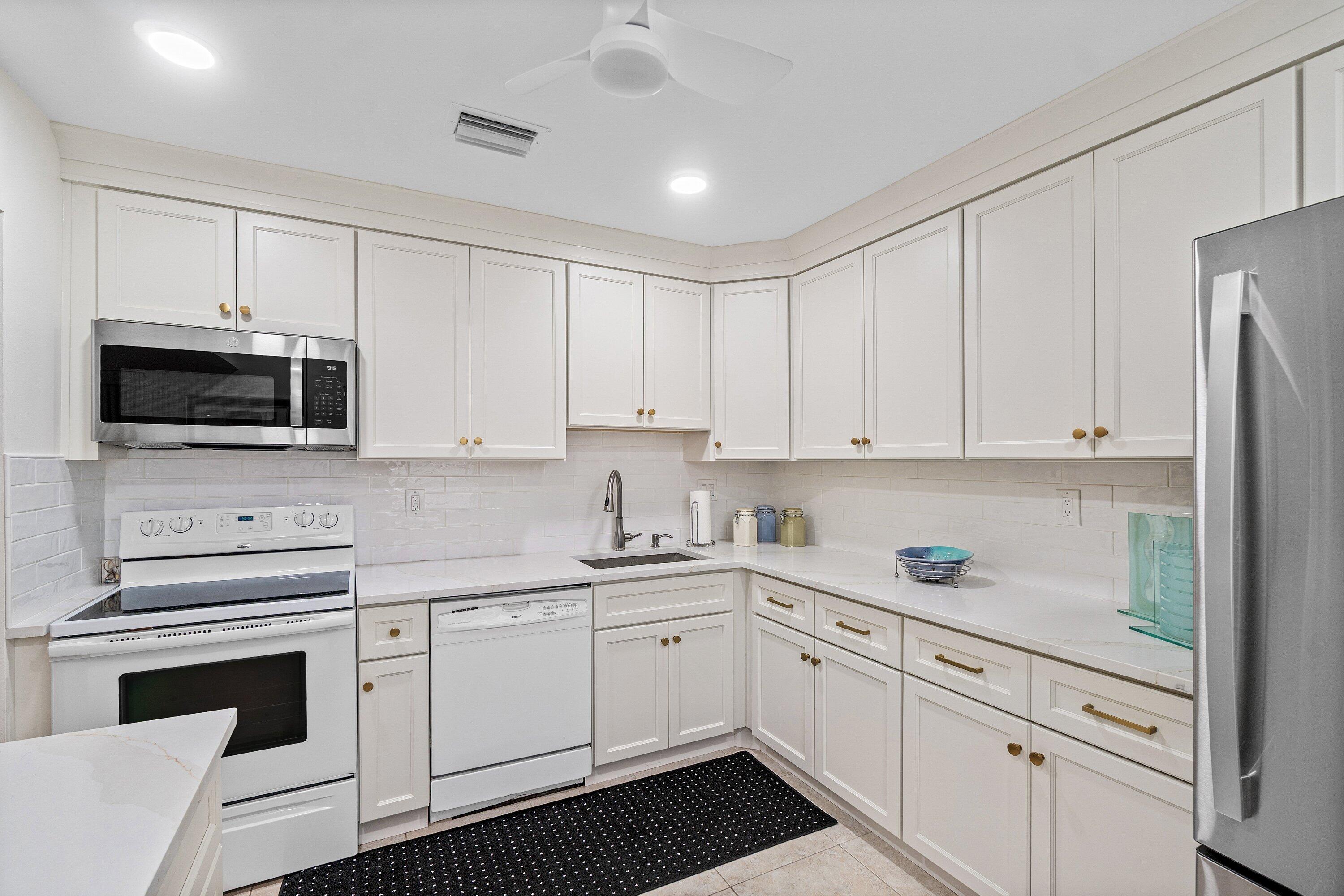 KINGS POINT CAPRI CONDOS - Residential