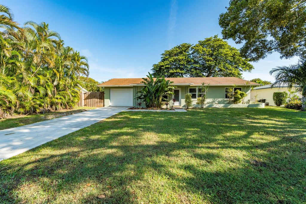 Photo of 410 Philadelphia Drive, Jupiter, FL 33458 (MLS # R10945166)