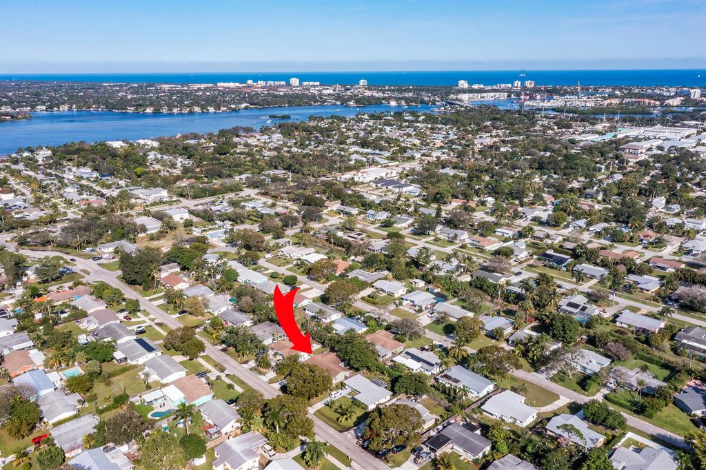 Photo of 410 Philadelphia Drive, Jupiter, FL 33458 (MLS # R10945166)
