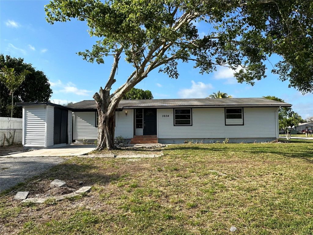 Photo of 3934 Mackinac Road, Lake Worth, FL 33462 (MLS # F10437620)