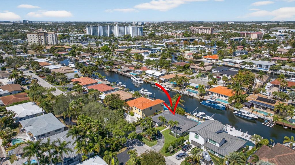 Photo of 2433 SE 10th Street, Pompano Beach, FL 33062 (MLS # B26015438)