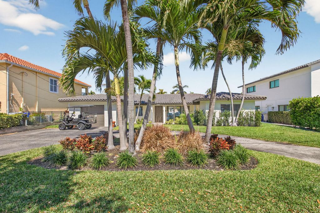 Photo of 2433 SE 10th Street, Pompano Beach, FL 33062 (MLS # B26015438)