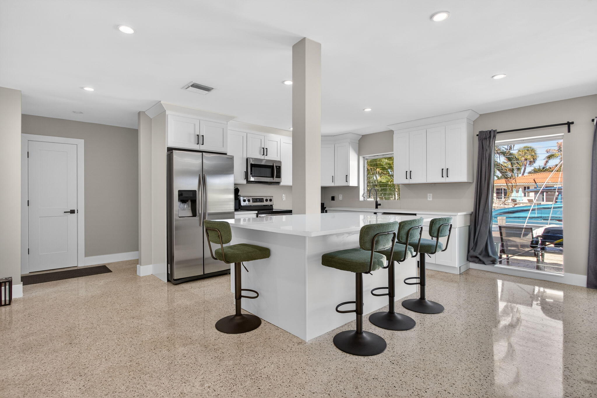 2433 SE 10th Street