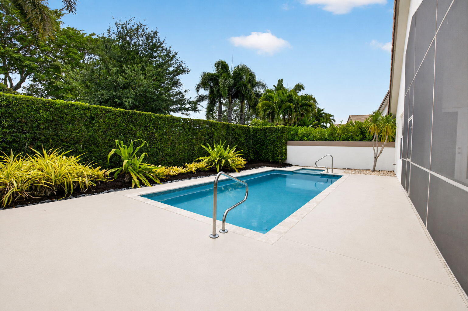 WHISPER TRACE - Residential