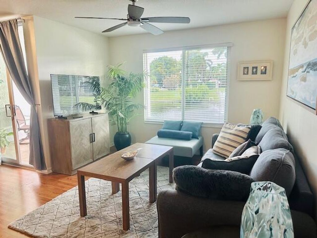 Photo of 402 Villa Circle #402, Boynton Beach, FL 33435 (MLS # B26020507)