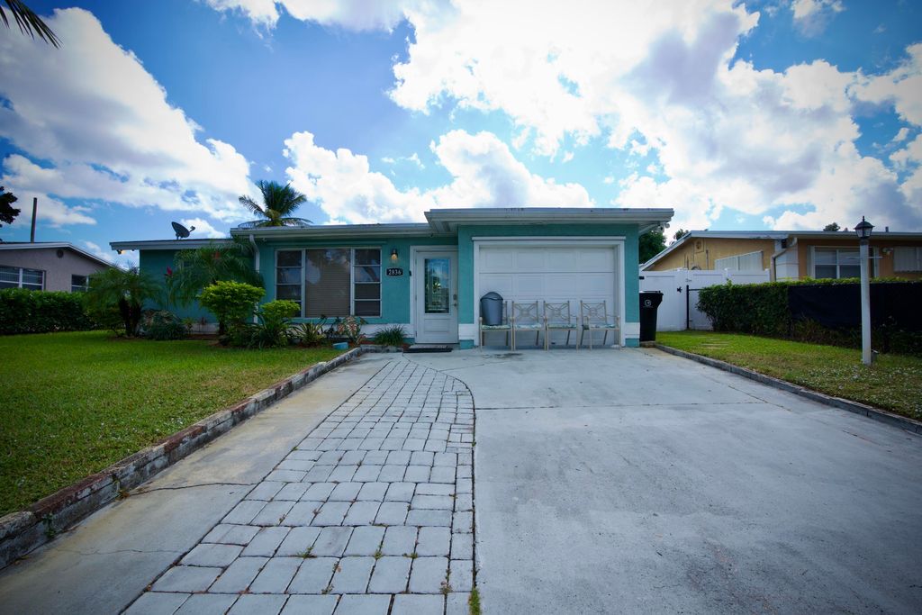 Photo of 2836 SW 4th Court, Fort Lauderdale, FL 33312 (MLS # B26018102)