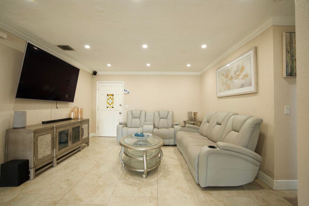 Photo of 2836 SW 4th Court, Fort Lauderdale, FL 33312 (MLS # B26018102)