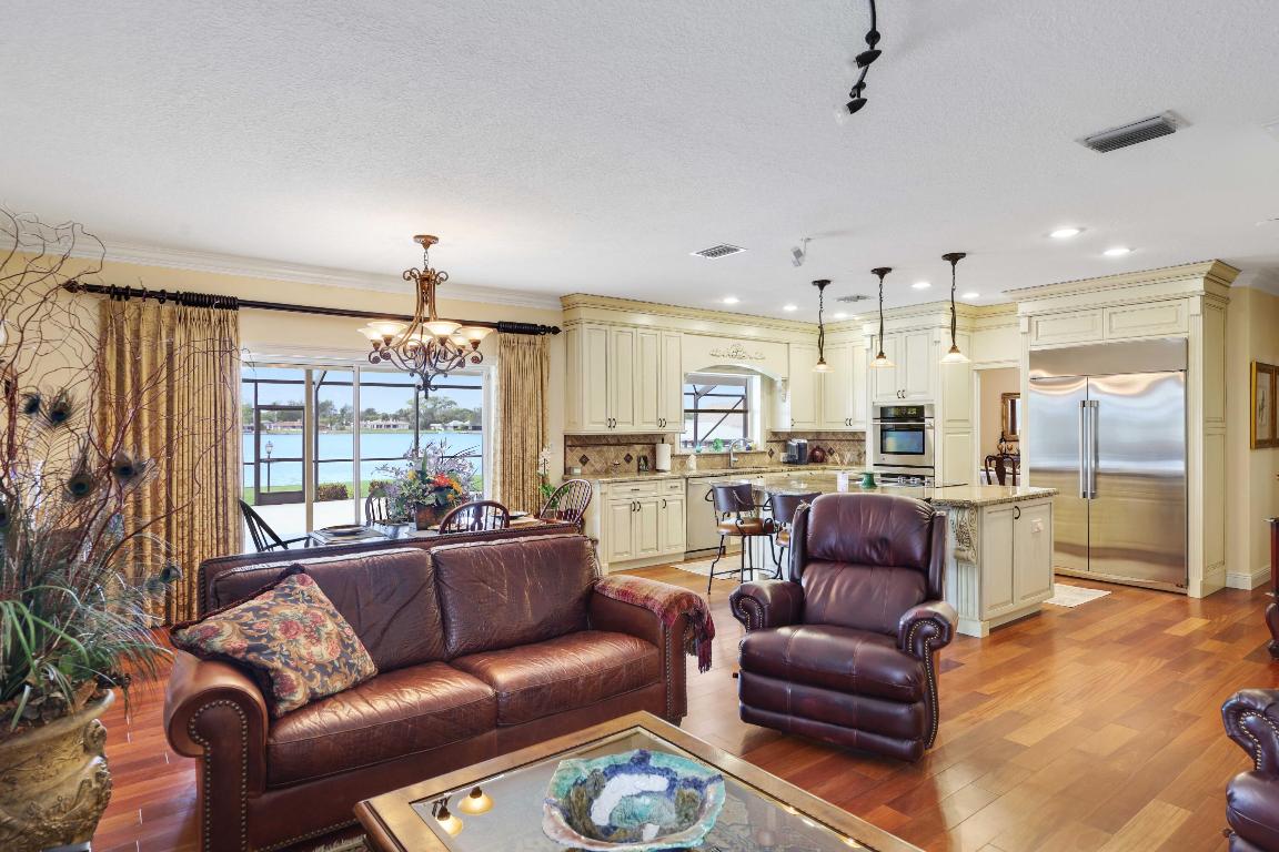 LAKE OSBORNE - Residential