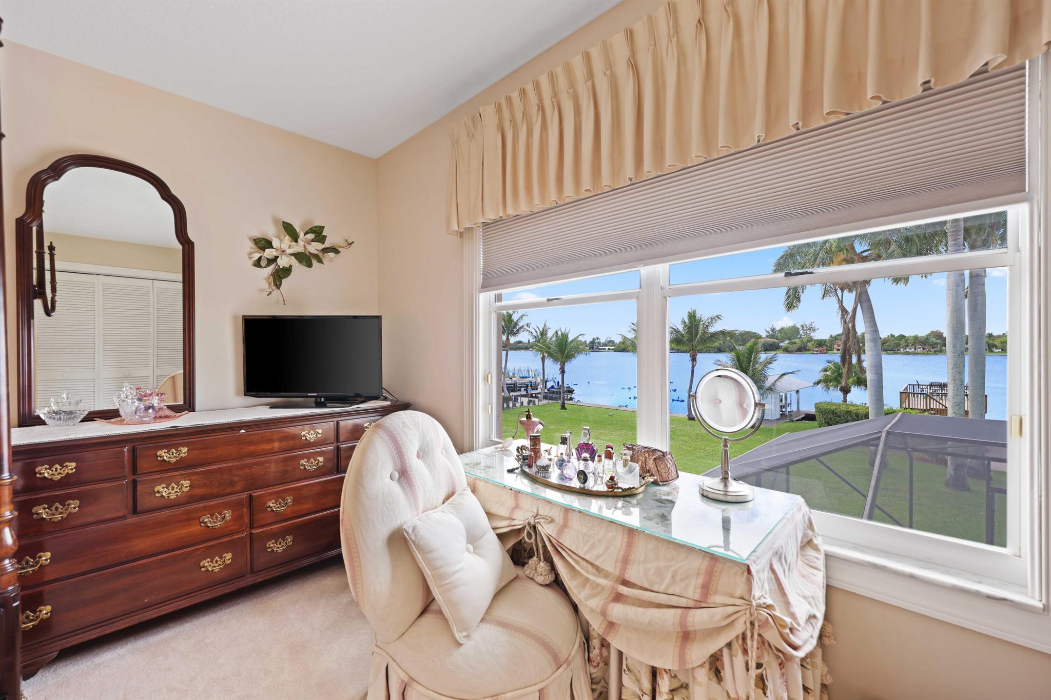 LAKE OSBORNE - Residential