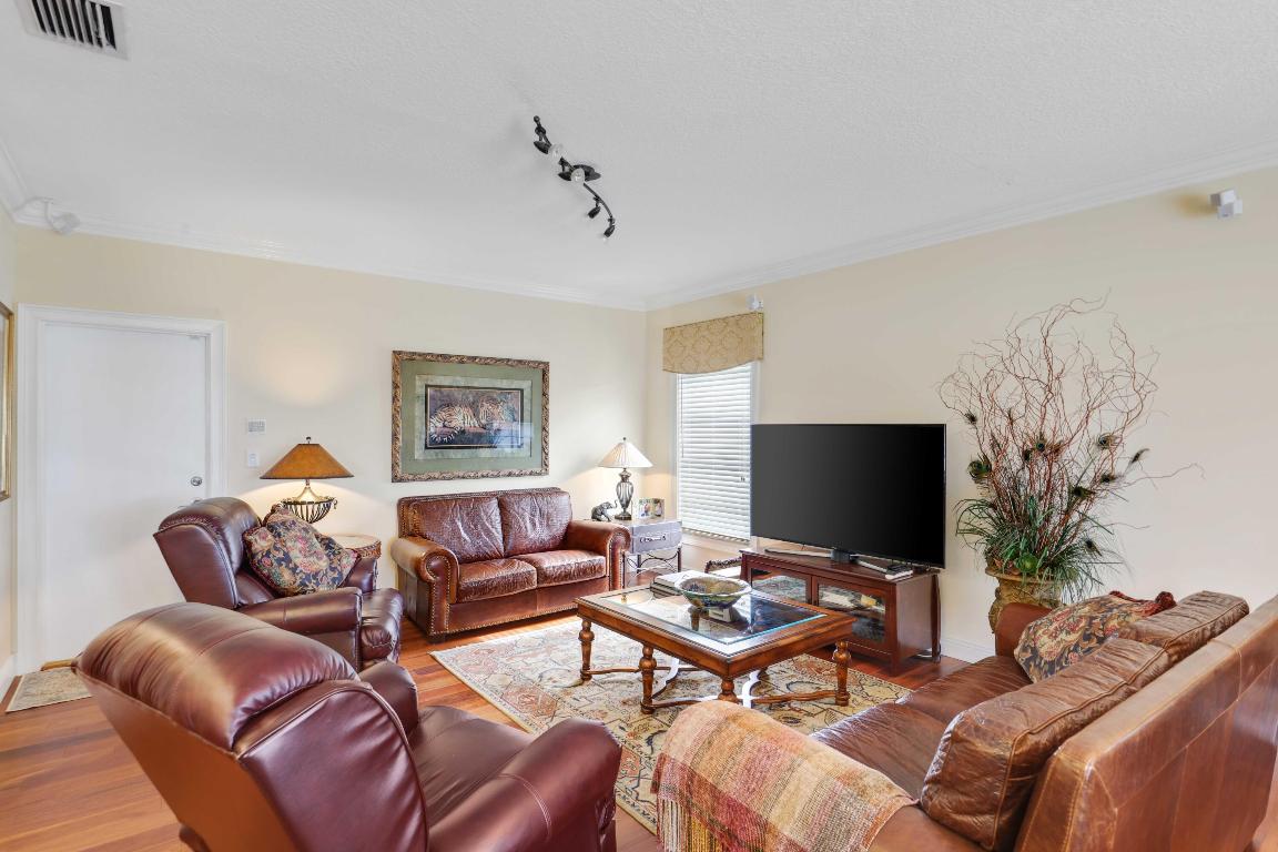 LAKE OSBORNE - Residential