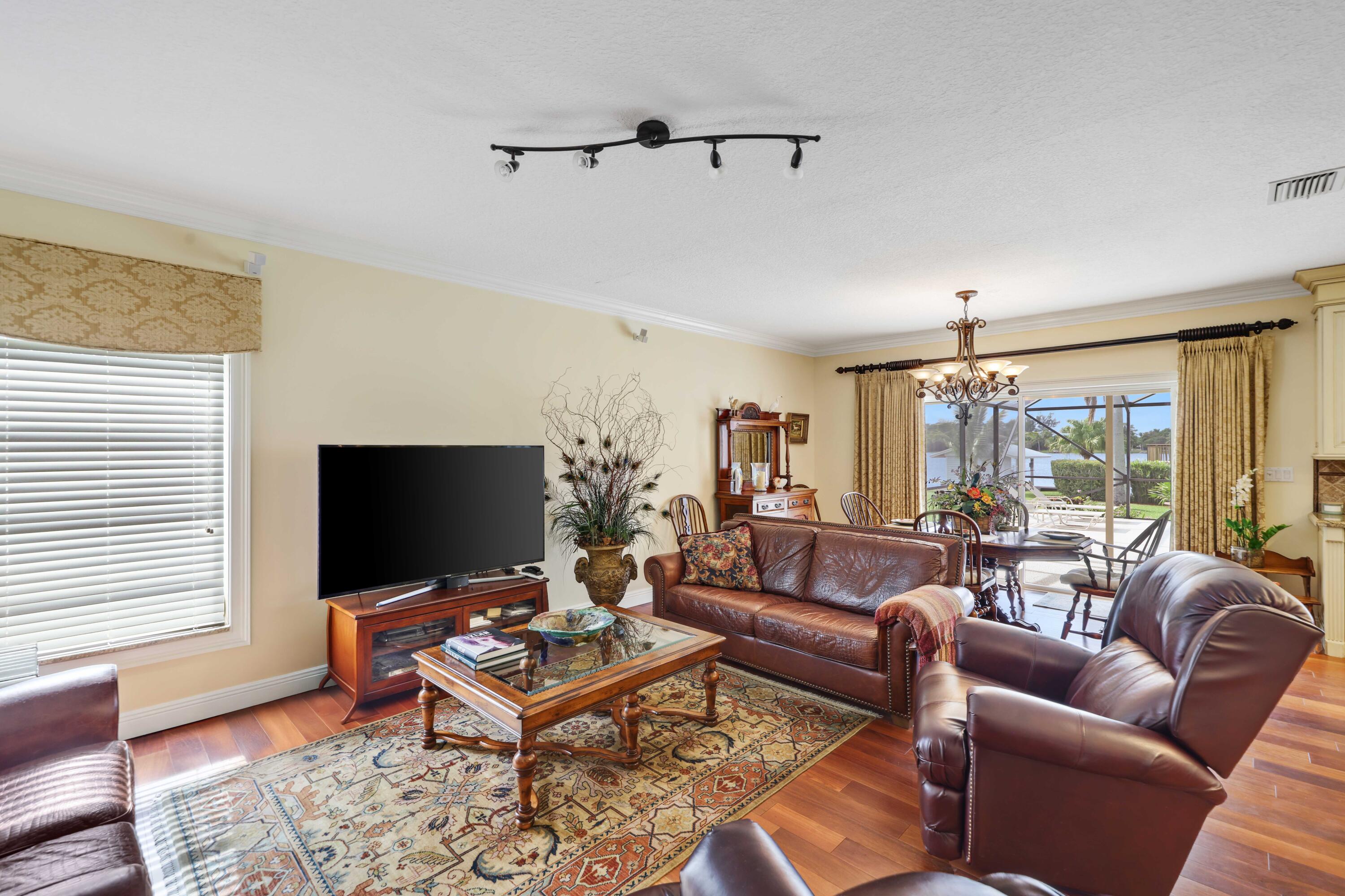 LAKE OSBORNE - Residential