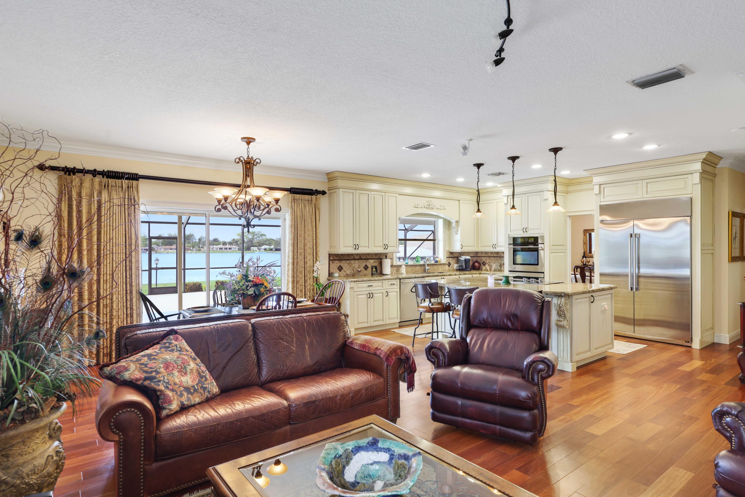 LAKE OSBORNE - Residential