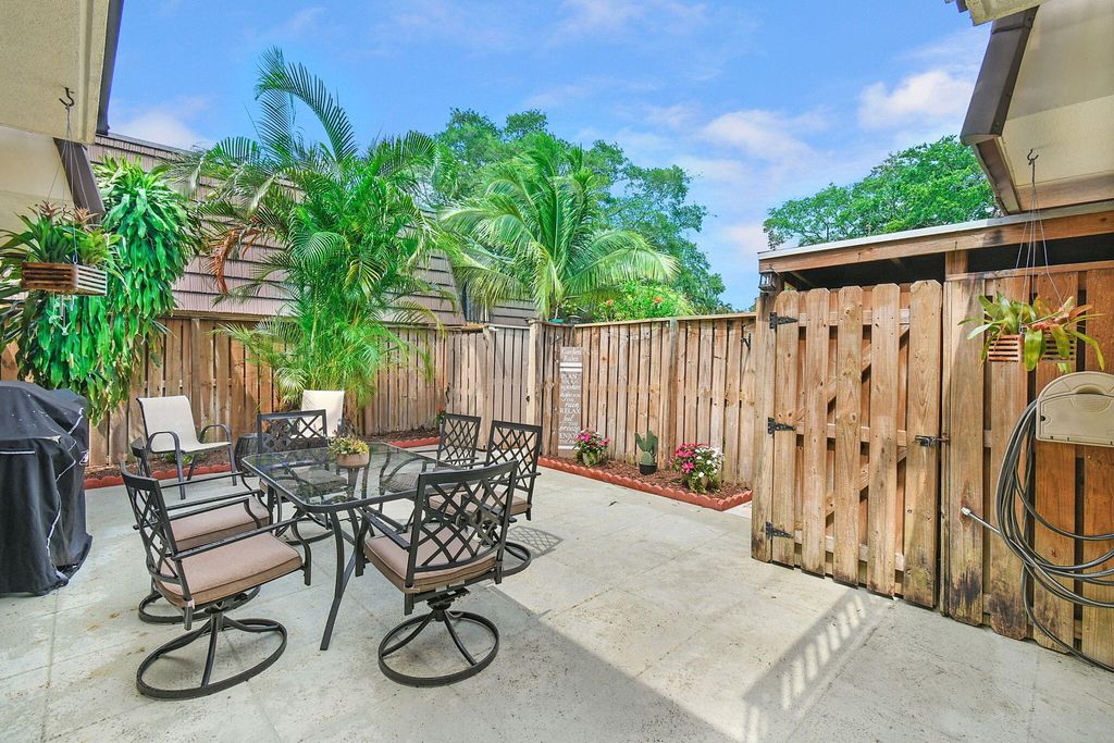 Photo of 517 5th Court, Palm Beach Gardens, FL 33410 (MLS # R10987868)