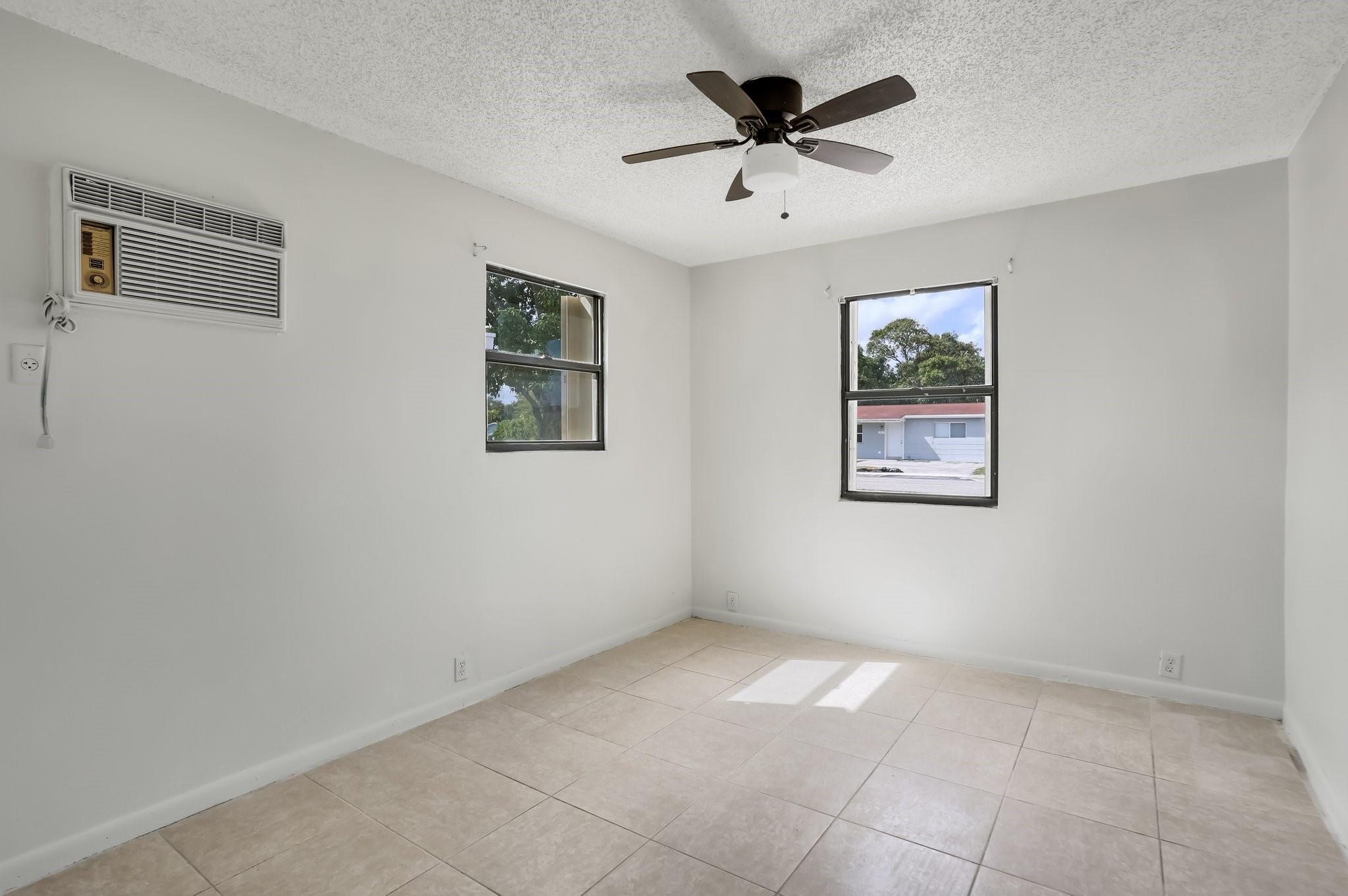 Lake Worth Hills Add 01 - Residential