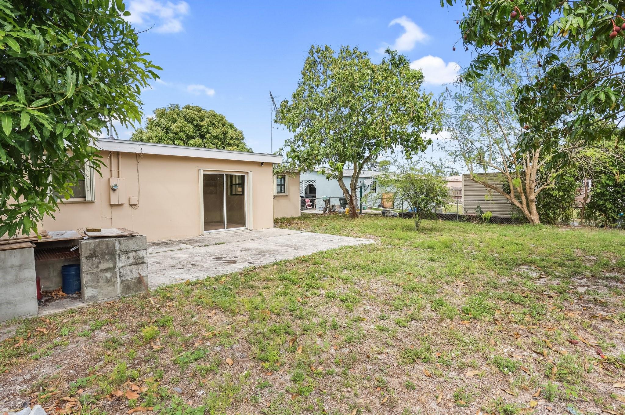Lake Worth Hills Add 01 - Residential