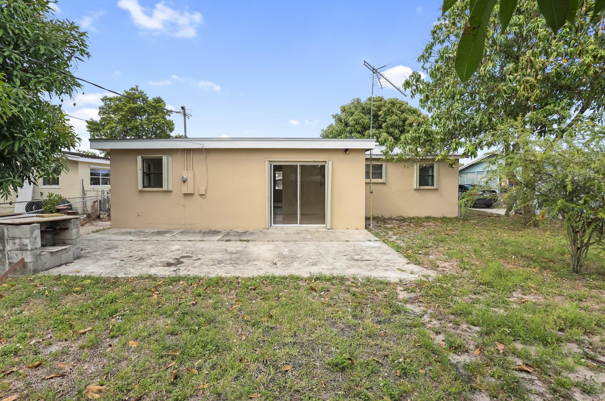 Lake Worth Hills Add 01 - Residential