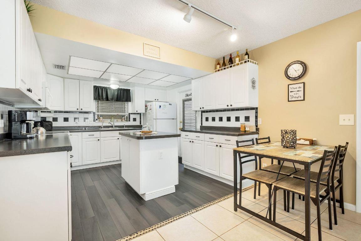 Four Sea Suns Condo - Residential