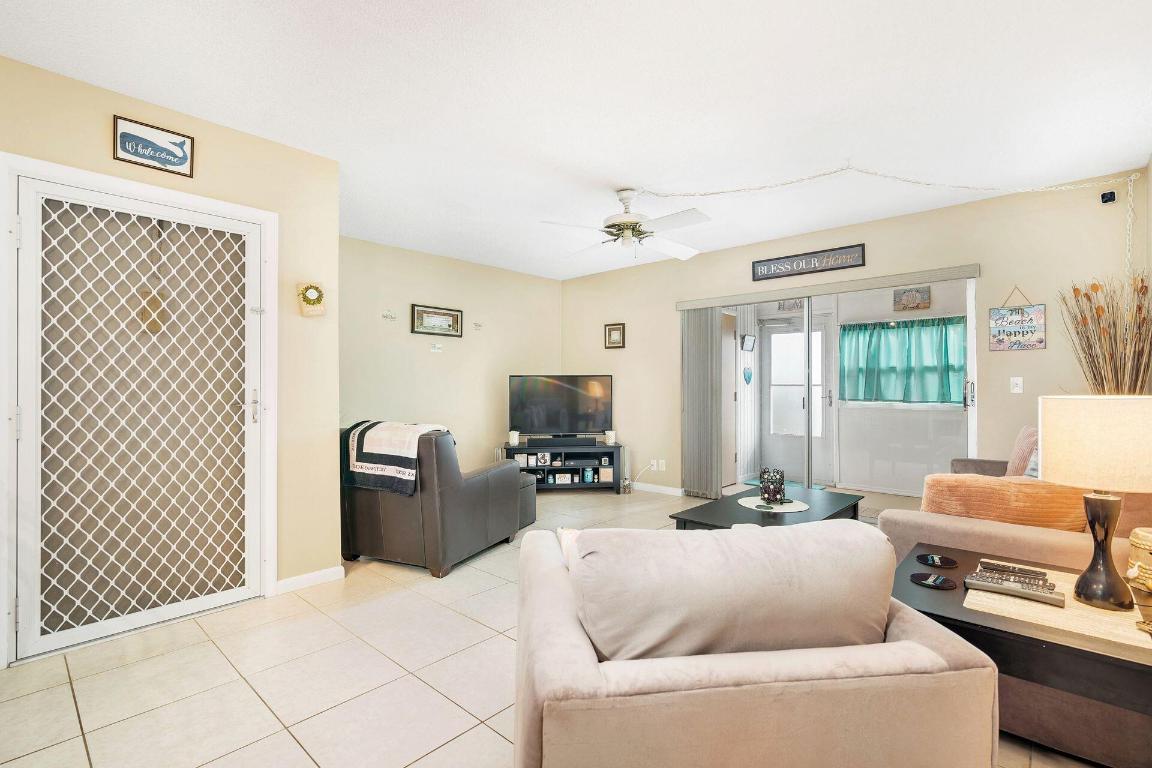 Four Sea Suns Condo - Residential