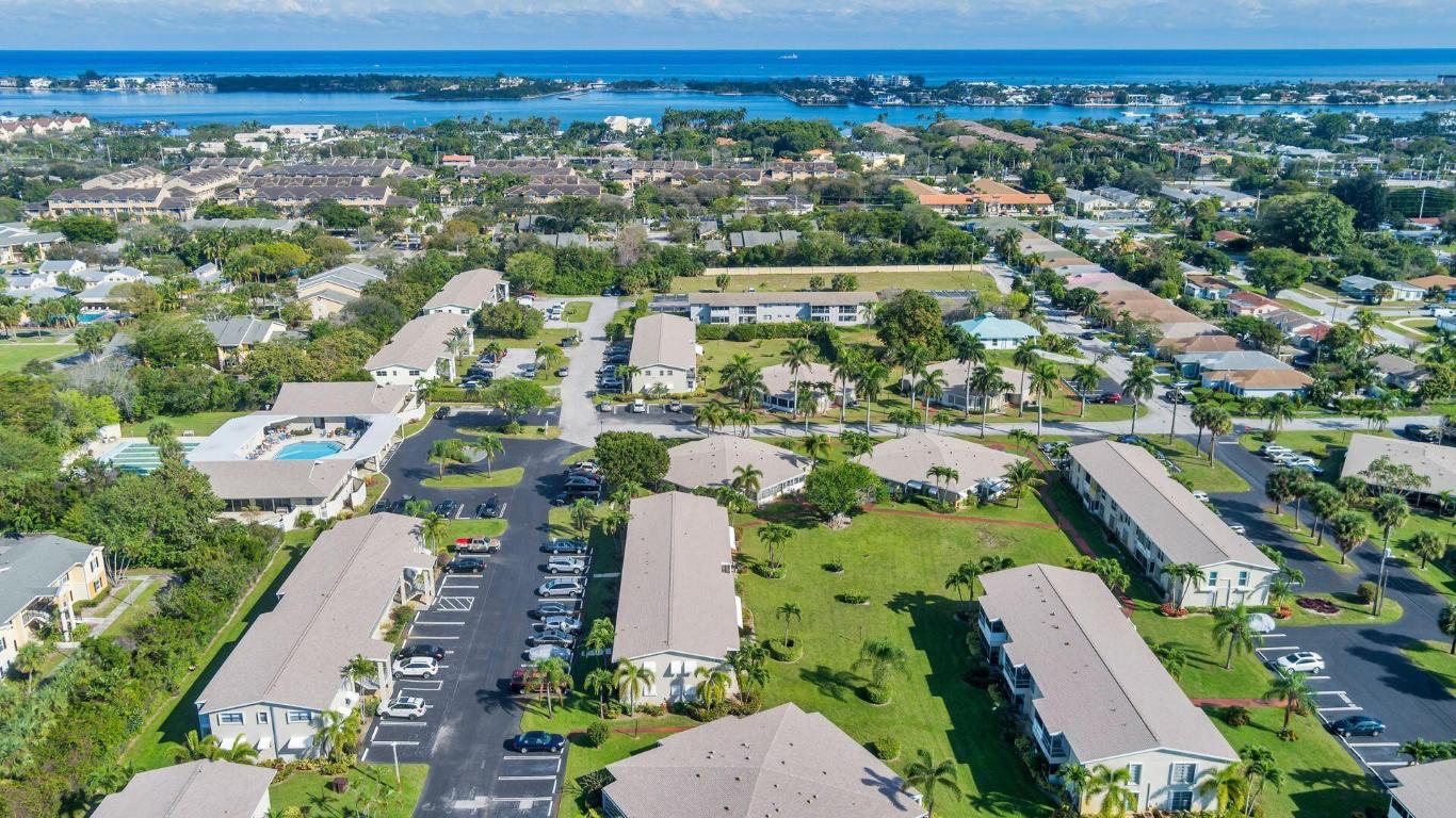 Four Sea Suns Condo - Residential