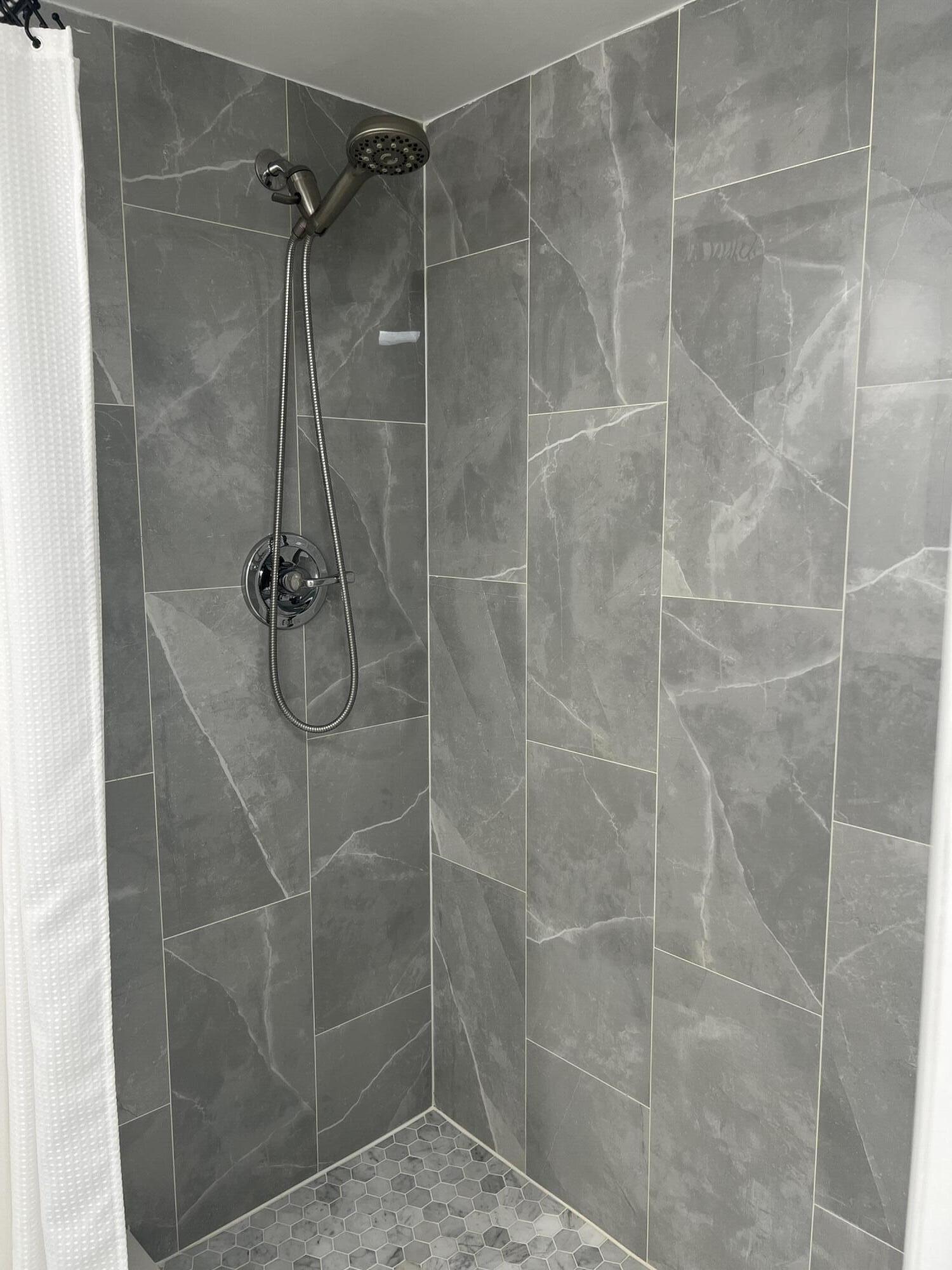 MERIDIAN PARK - Residential Lease