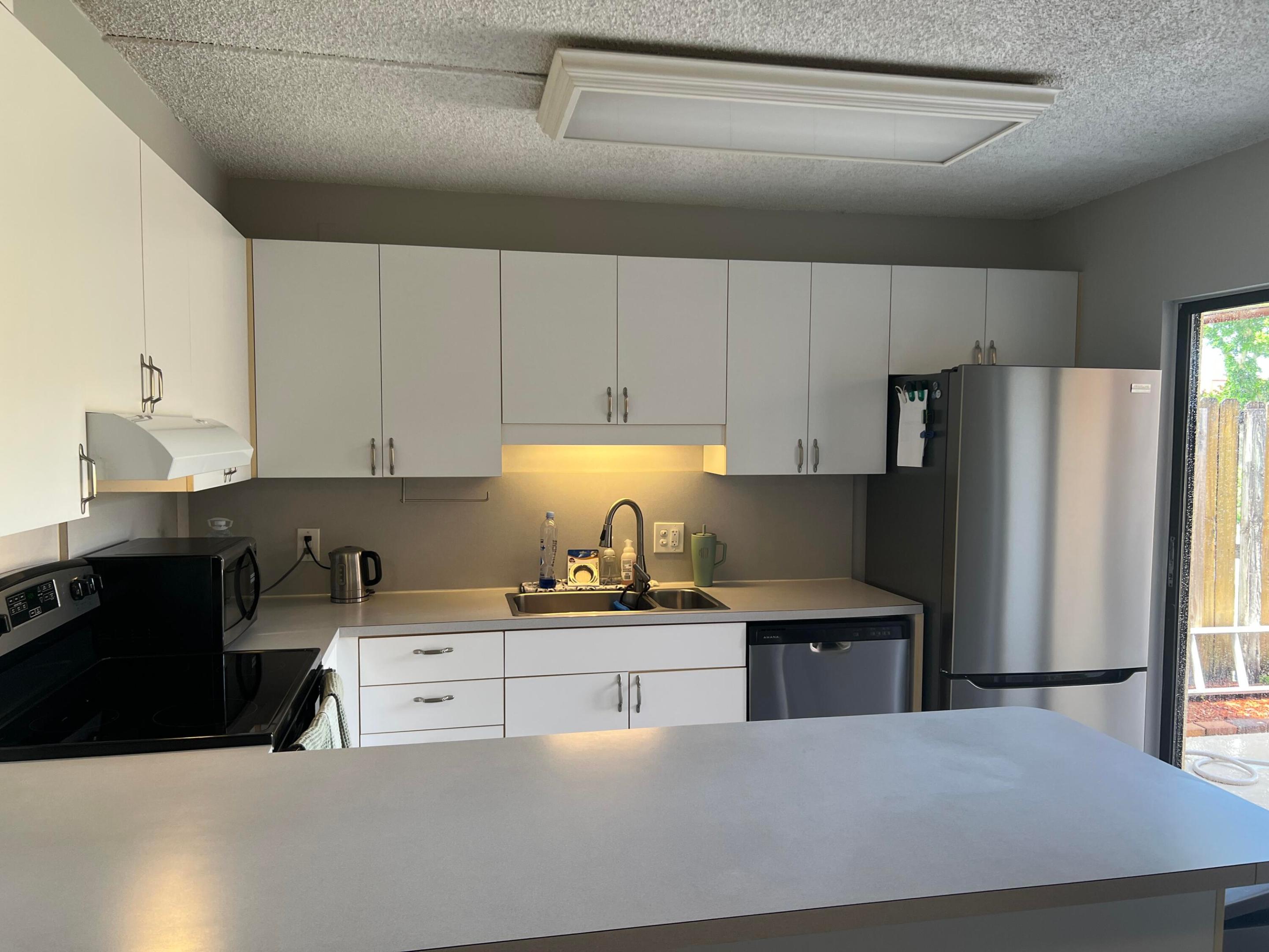 MERIDIAN PARK - Residential Lease