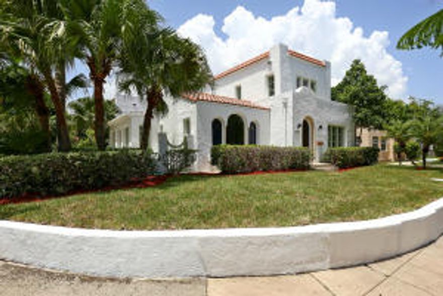 Fabulous Flamingo Park Treasure! This spectacular 3/2 is situated on a high walled lot with the quiet elegance of an historic gem. Once in a lifetime opportunity to renew and customize this home to your dream residence.  Ascending the front steps, the original pecky cypress arched front door opens to a bright and airy living space with keenly polished hardwood floors that flow throughout! Graced by a triple arched front window, the light reflects in the living room with an original wood burning fireplace and leads to the spacious dining room adjacent to the Florida room surrounded original casement windows, a pecky cypress ceiling and tile floor. Continuing through the home, the pleasant breakfast room has the original corner cabinets and leads to the kitchen with glass front cabinets.