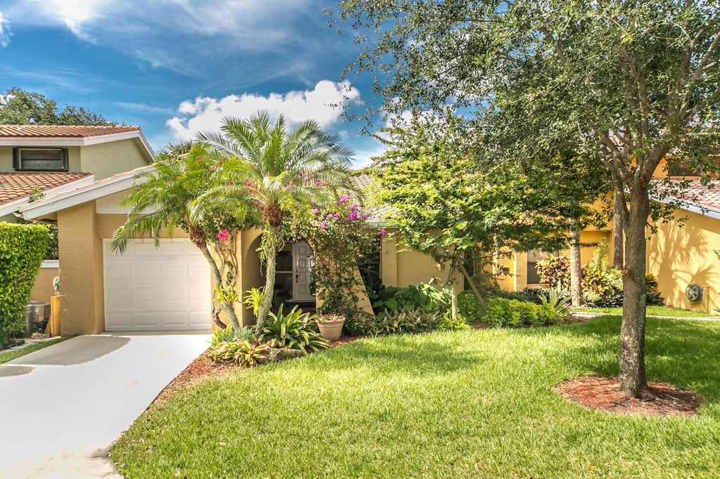 Photo of 6090 Aloma Lane, Boca Raton, FL 33433 (MLS # R10933515)