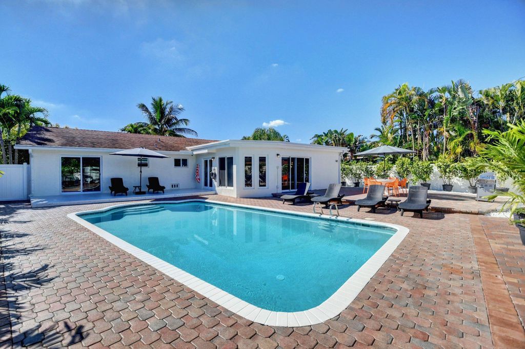 Photo of 251 NE 2nd Circle, Boca Raton, FL 33431 (MLS # B26021800)