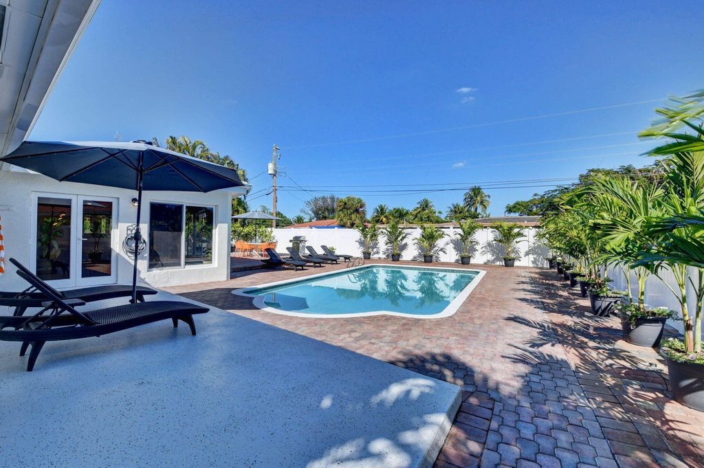 Photo of 251 NE 2nd Circle, Boca Raton, FL 33431 (MLS # B26021800)