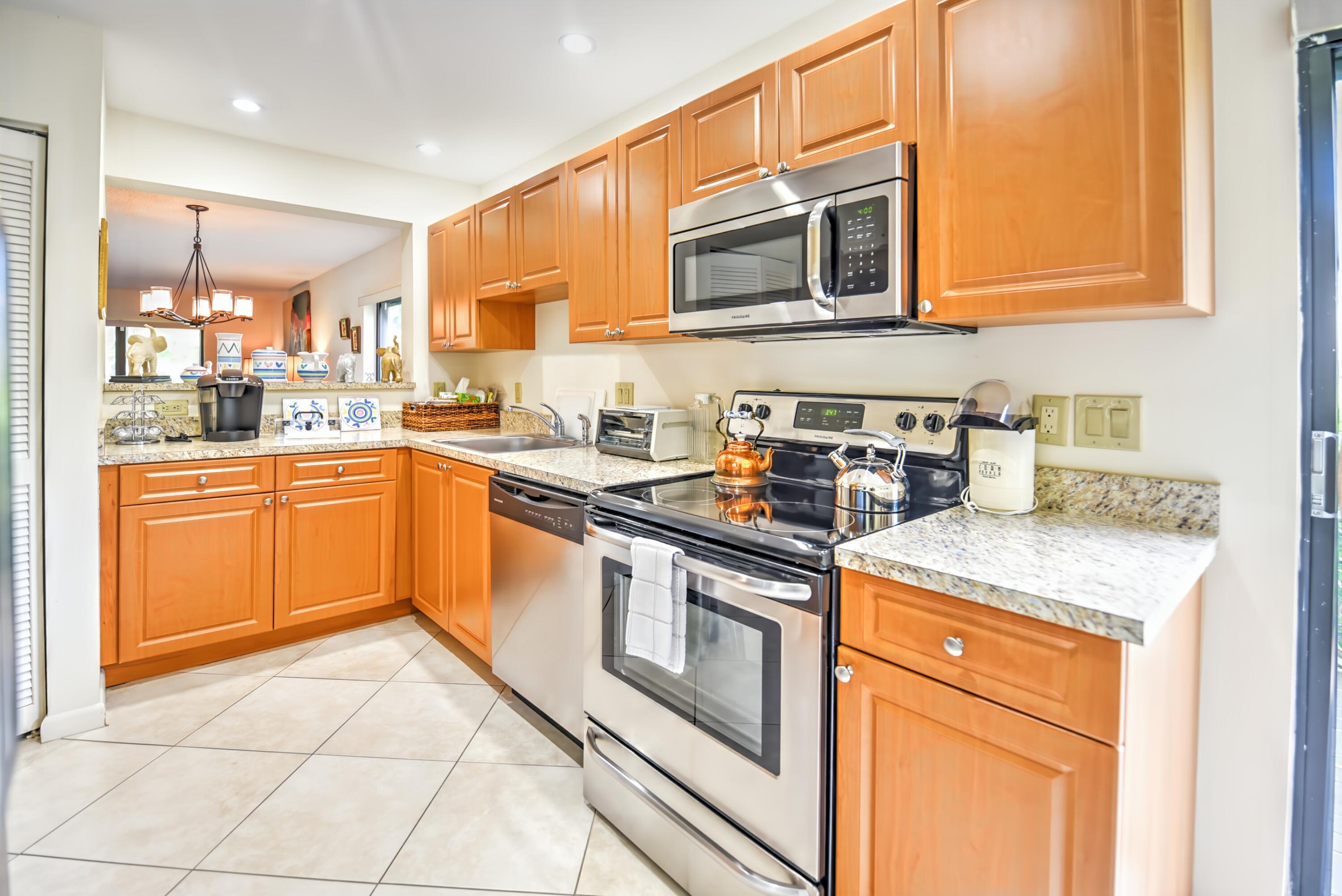 28 W Stratford Ln C