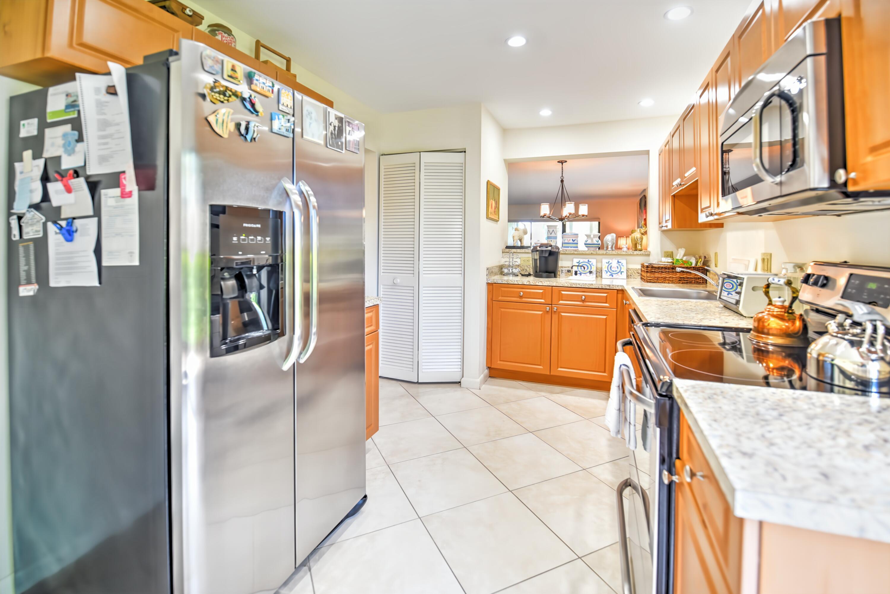 28 W Stratford Ln C