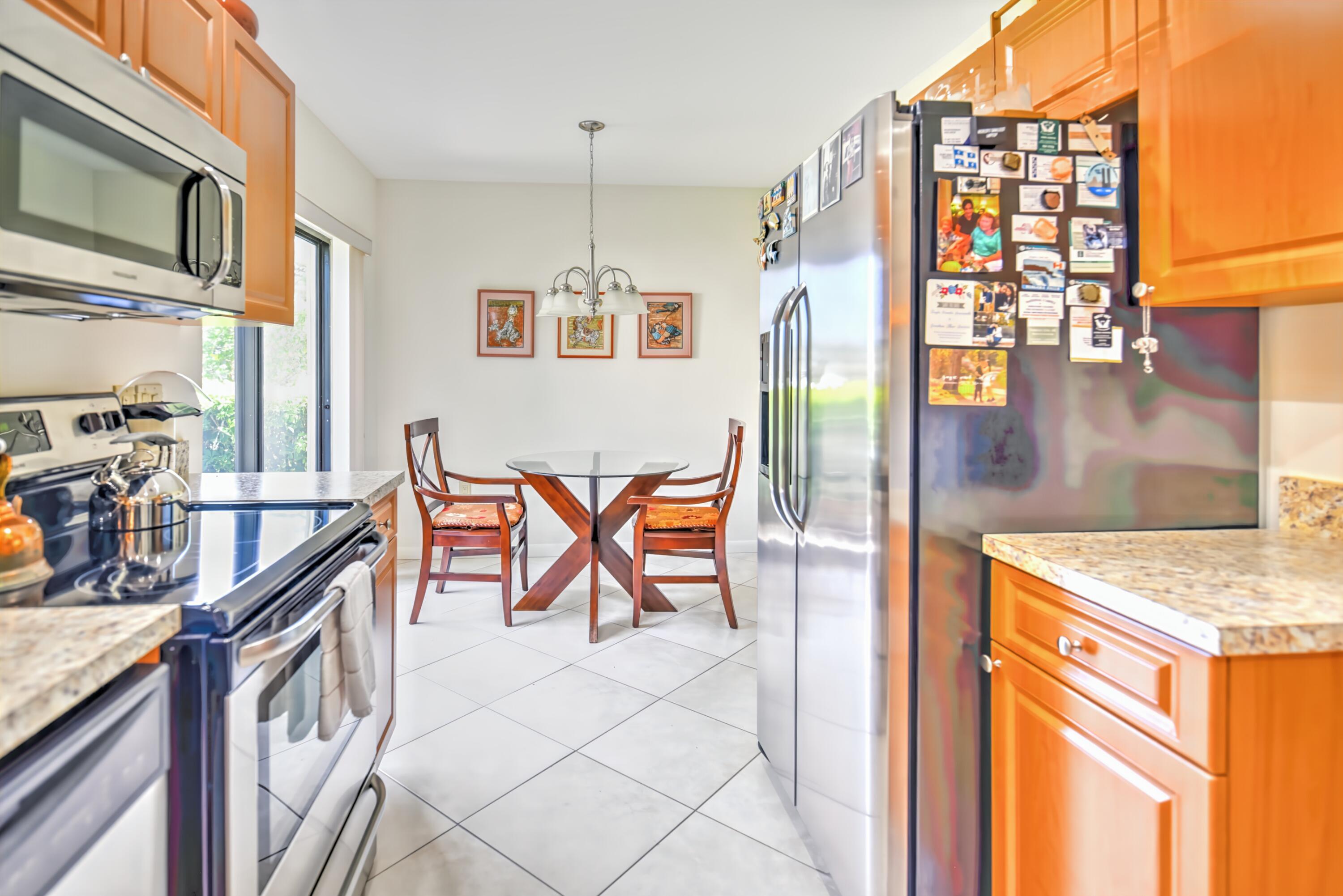 28 W Stratford Ln C
