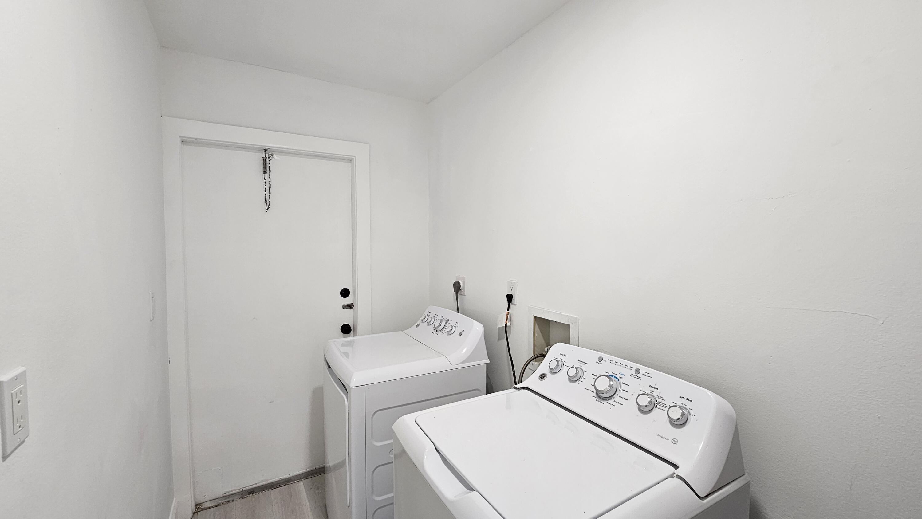 ROSELAND PARK HAMPTON ADD - Residential Lease