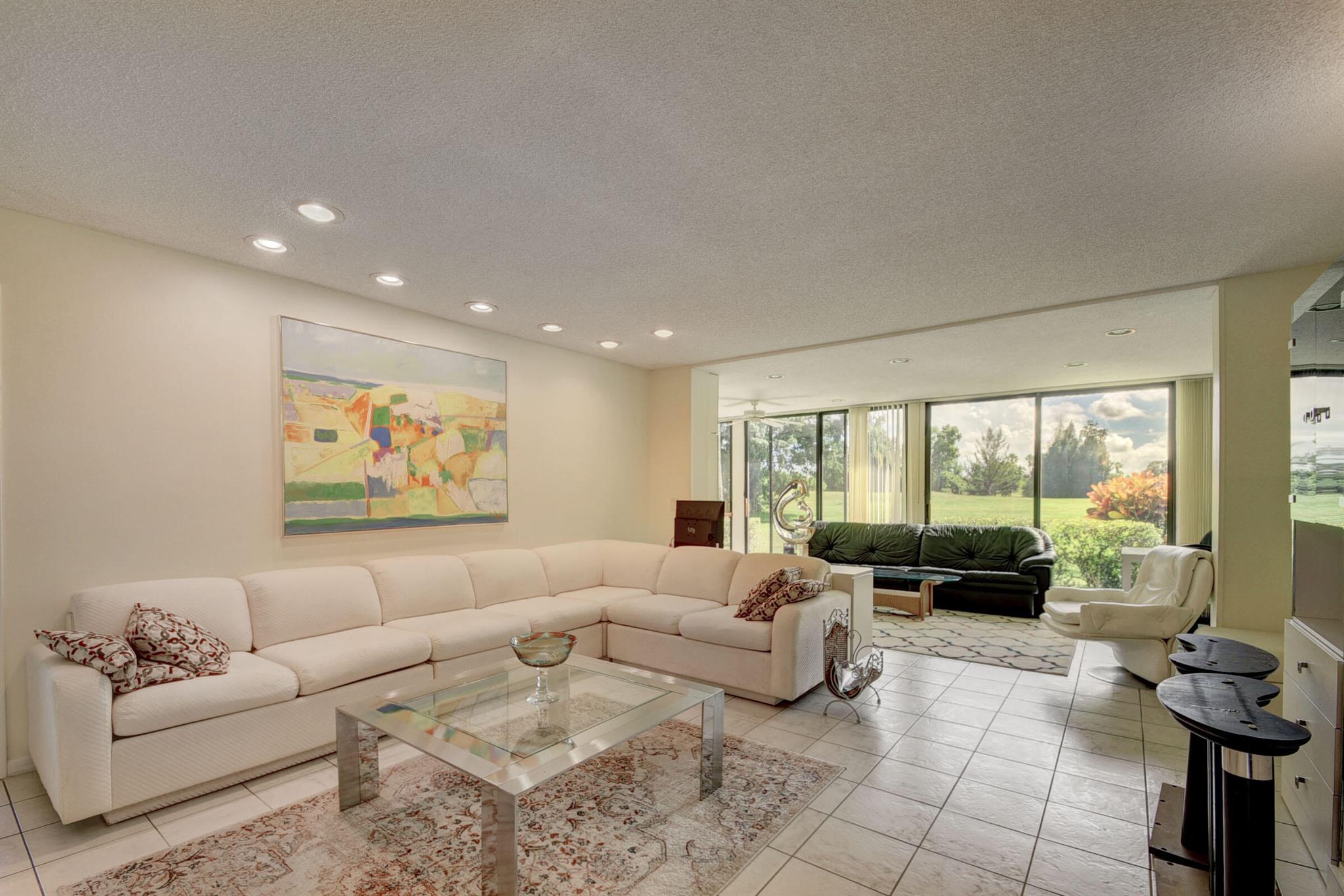 FOUNTAINS OF PALM BEACH C - Residential Lease