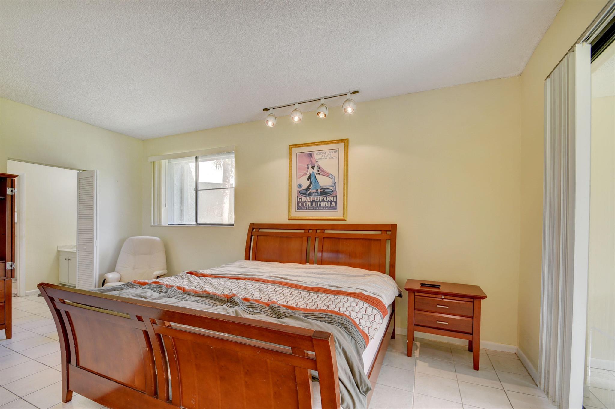 FOUNTAINS OF PALM BEACH C - Residential Lease