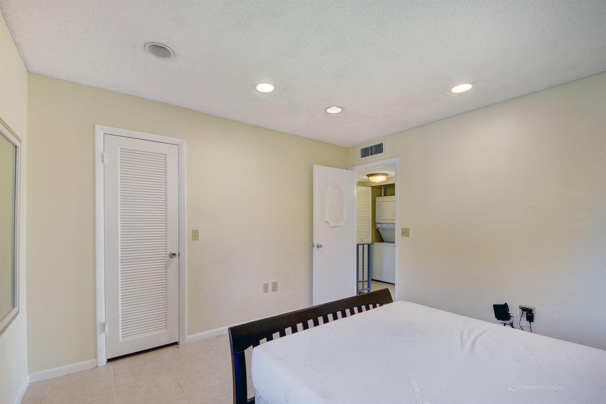 FOUNTAINS OF PALM BEACH C - Residential Lease