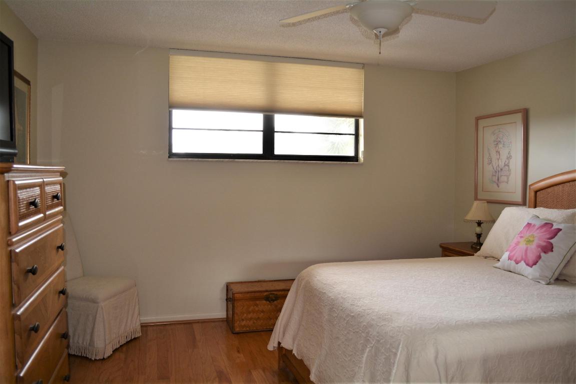 DEER CREEK COUNTRY CLUB ESTATES 1 CONDO - Residential