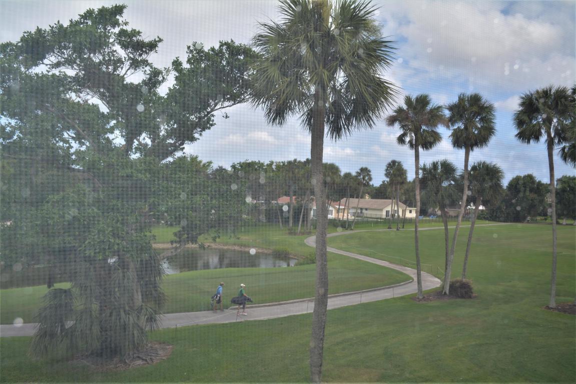 DEER CREEK COUNTRY CLUB ESTATES 1 CONDO - Residential
