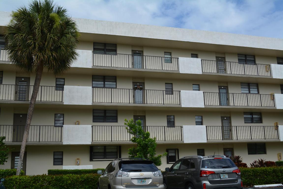 DEER CREEK COUNTRY CLUB ESTATES 1 CONDO - Residential