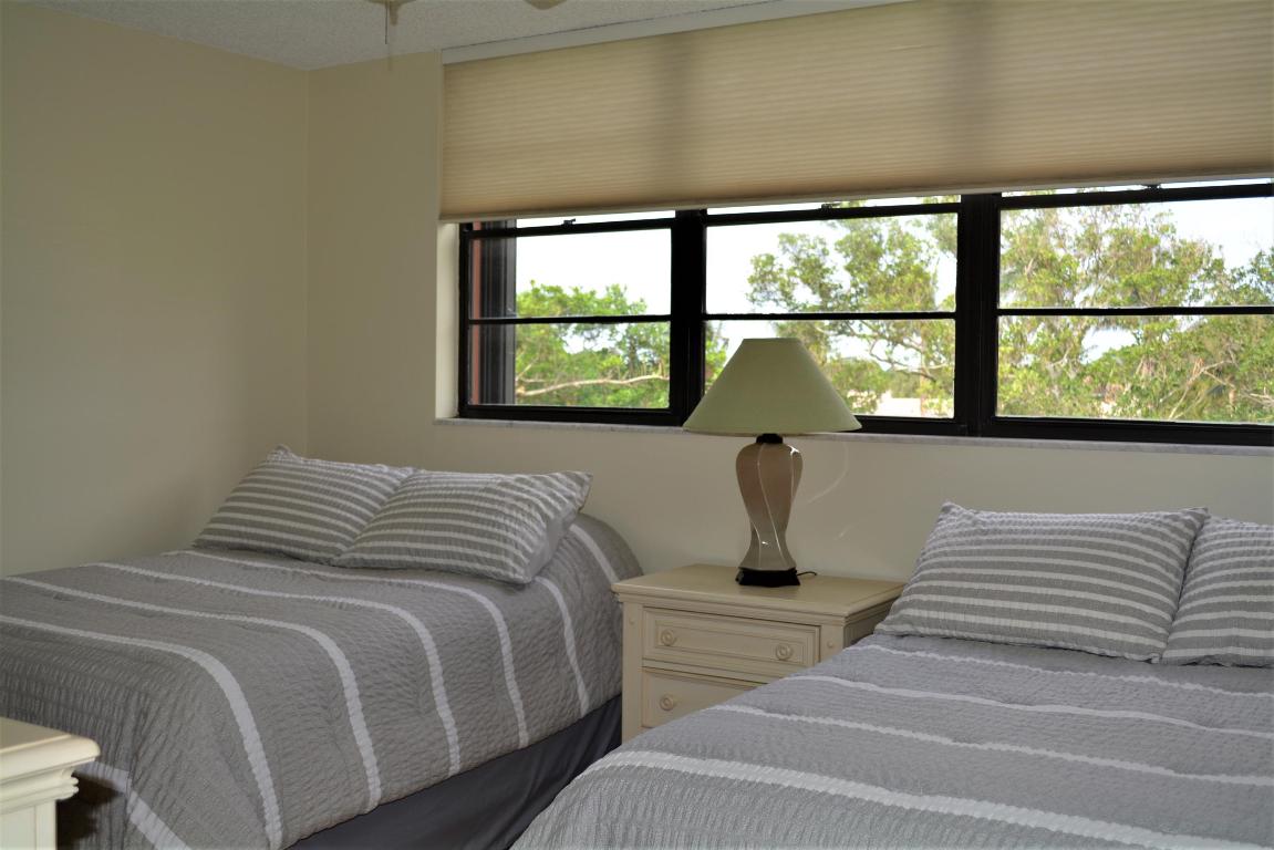 DEER CREEK COUNTRY CLUB ESTATES 1 CONDO - Residential