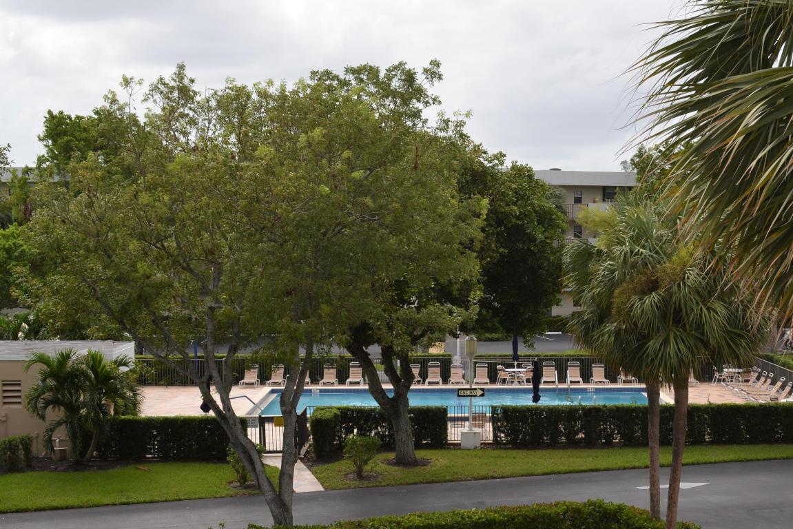 DEER CREEK COUNTRY CLUB ESTATES 1 CONDO - Residential