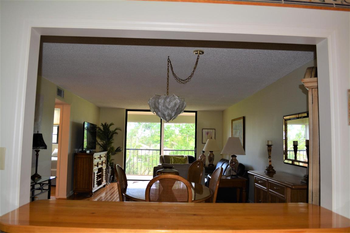 DEER CREEK COUNTRY CLUB ESTATES 1 CONDO - Residential