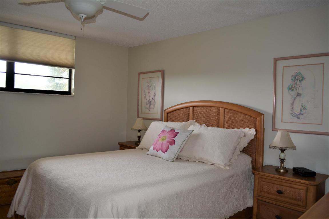 DEER CREEK COUNTRY CLUB ESTATES 1 CONDO - Residential