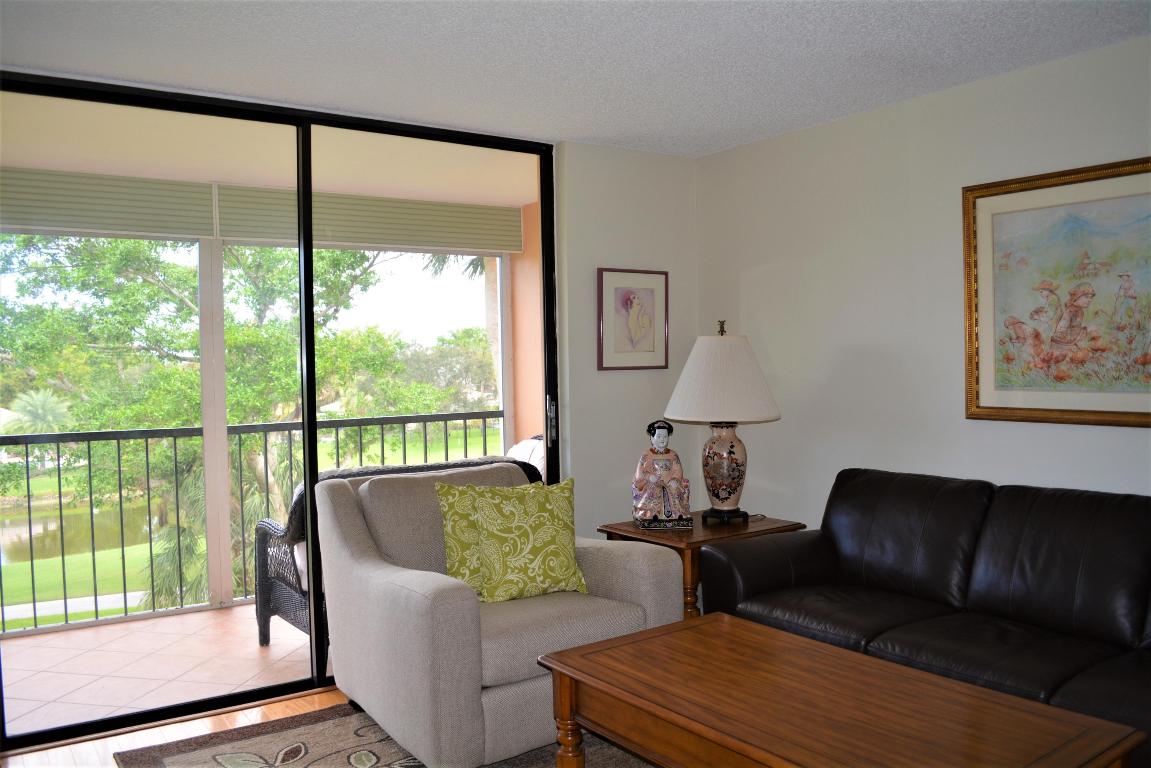 DEER CREEK COUNTRY CLUB ESTATES 1 CONDO - Residential