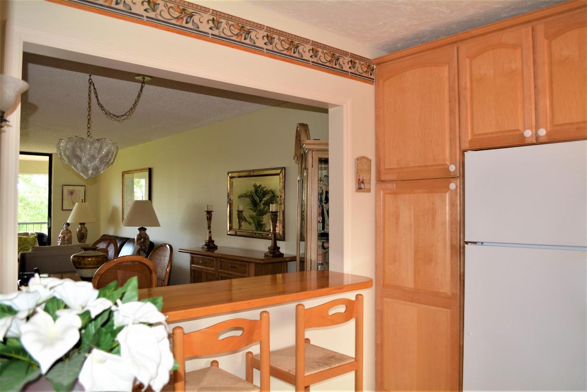 DEER CREEK COUNTRY CLUB ESTATES 1 CONDO - Residential