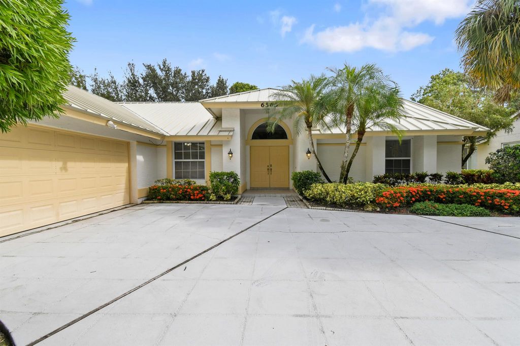 Photo of 6565 Winding Lake Drive, Jupiter, FL 33458 (MLS # R10906740)