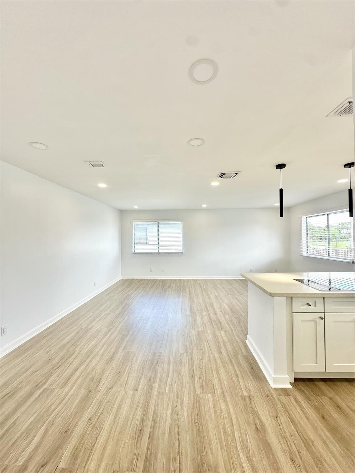 TIFFANY LAKE COND PHASE T - Residential Lease